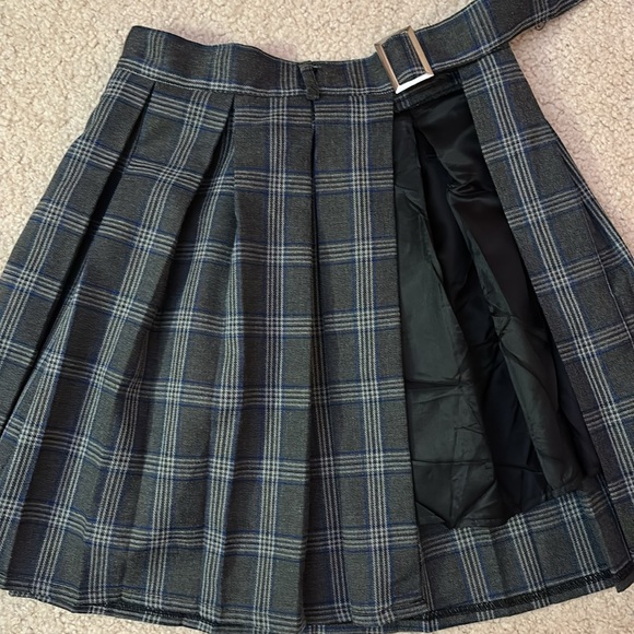 Pleated Slit Skirt - Picture 2 of 3